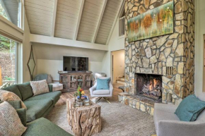 1 Mi to Town Chalet-Style Highlands Retreat